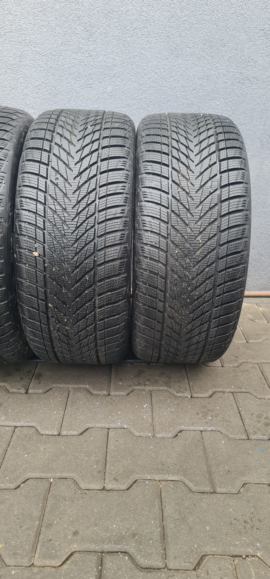 225/40/18 Goodyear