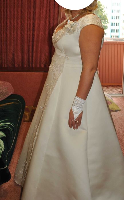 Весільна сукня колір Айворі розмір 52-54