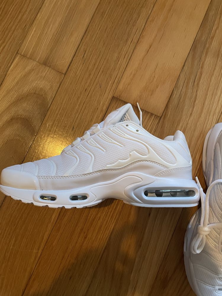 Nike Tn Brancos Falsos