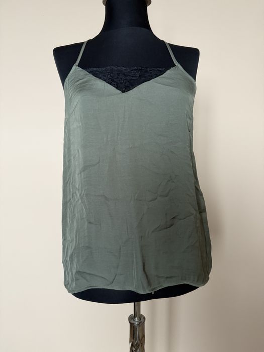 Top z koronką khaki