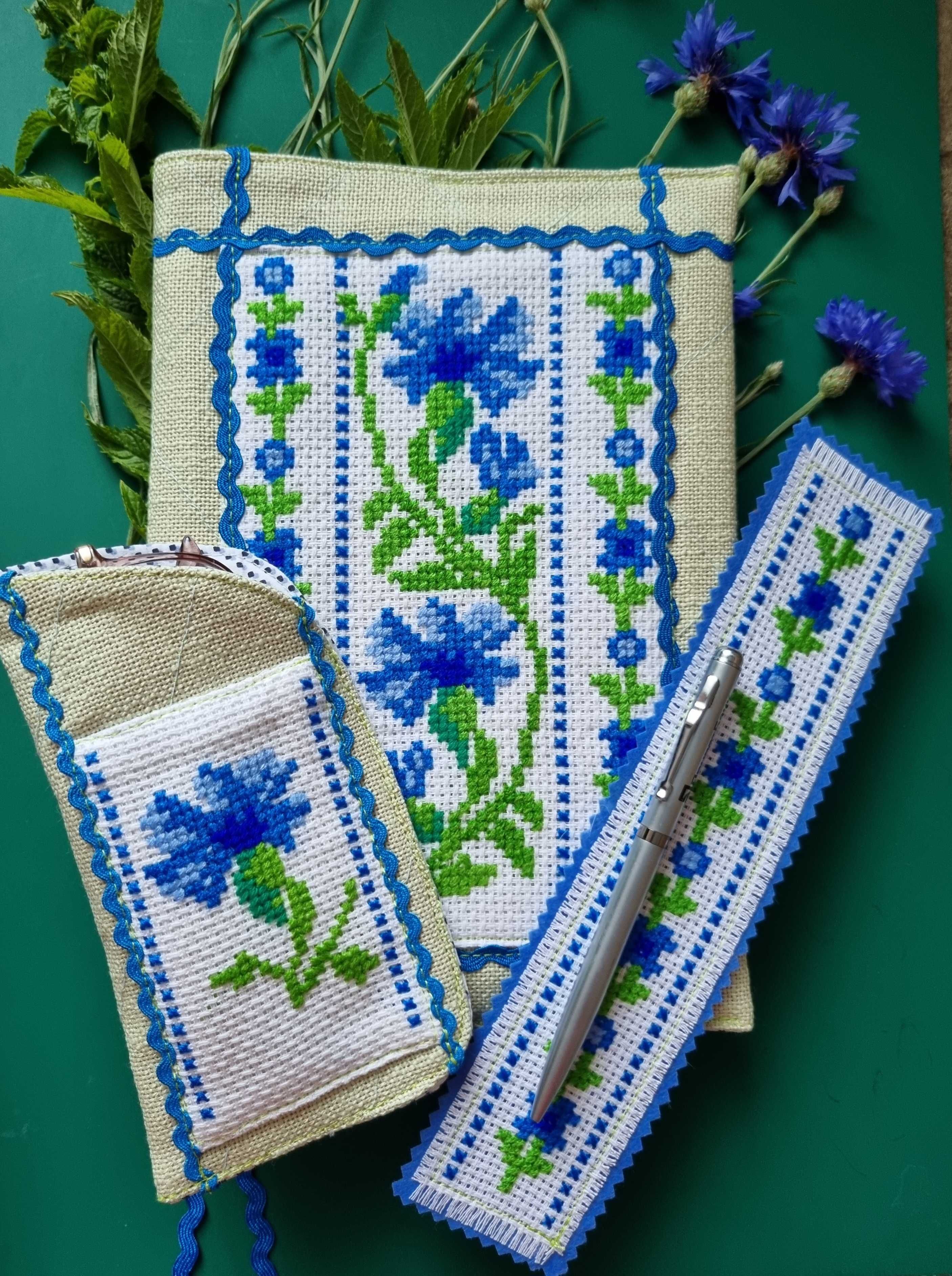 Нотатник з вишитою обкладинкою 
та закладка  з вишивкою