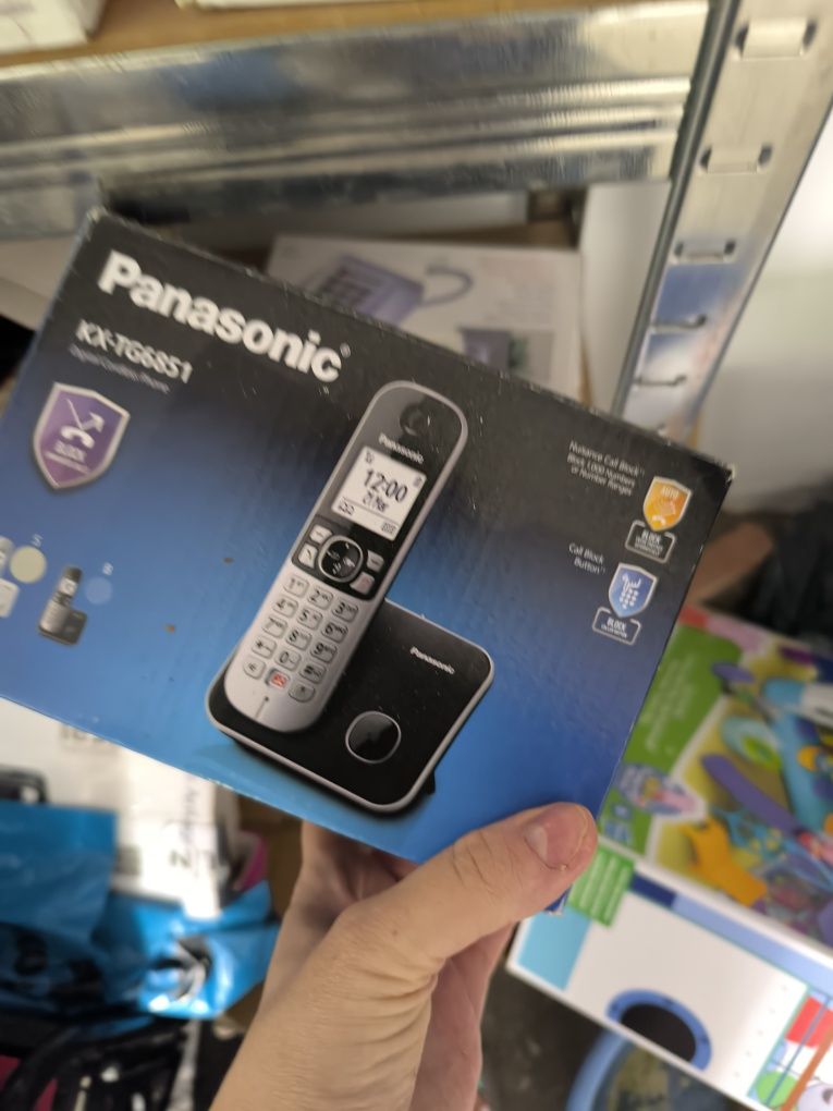Telefony stacjonarne i bezprzewodowe cały regał