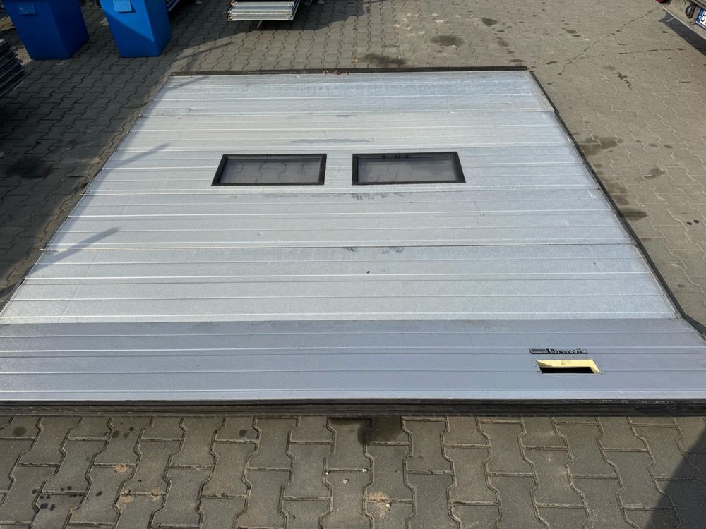 Brama 3.05x3.25 segmentowa Crawford pionowego otwierania