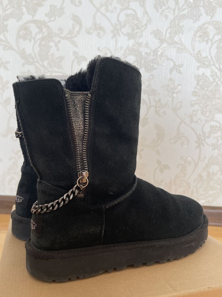 UGG W CLASSIC SHORT жіночі 39 розмір