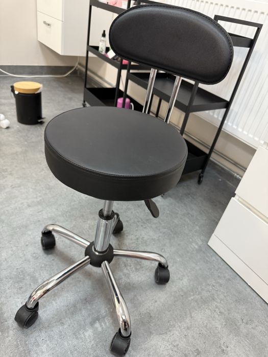 Krzeslo obrotowe kosmetyczne taboret