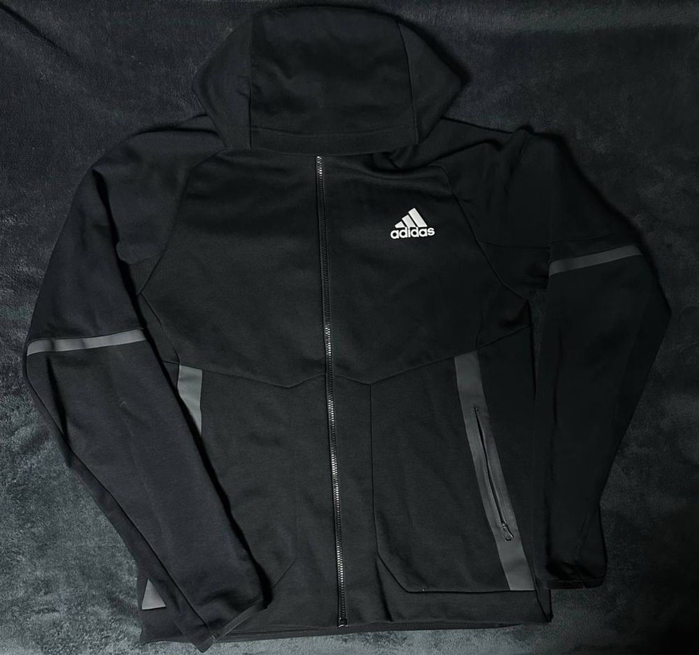 Кофта Adidas, розмір М