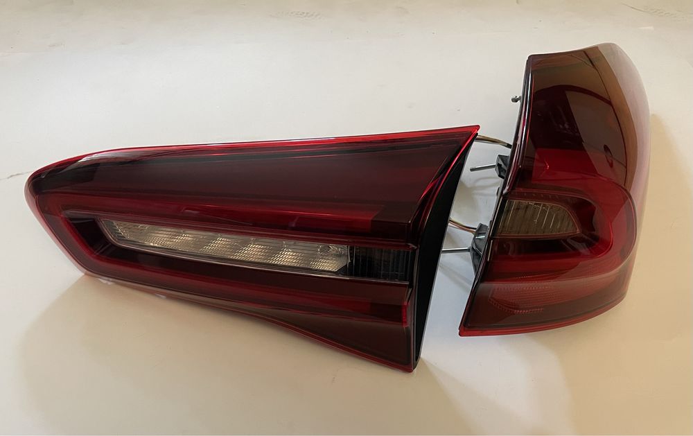 Ford Focus MK4 lift kombi  / lampa prawa tylna tył / ORG.