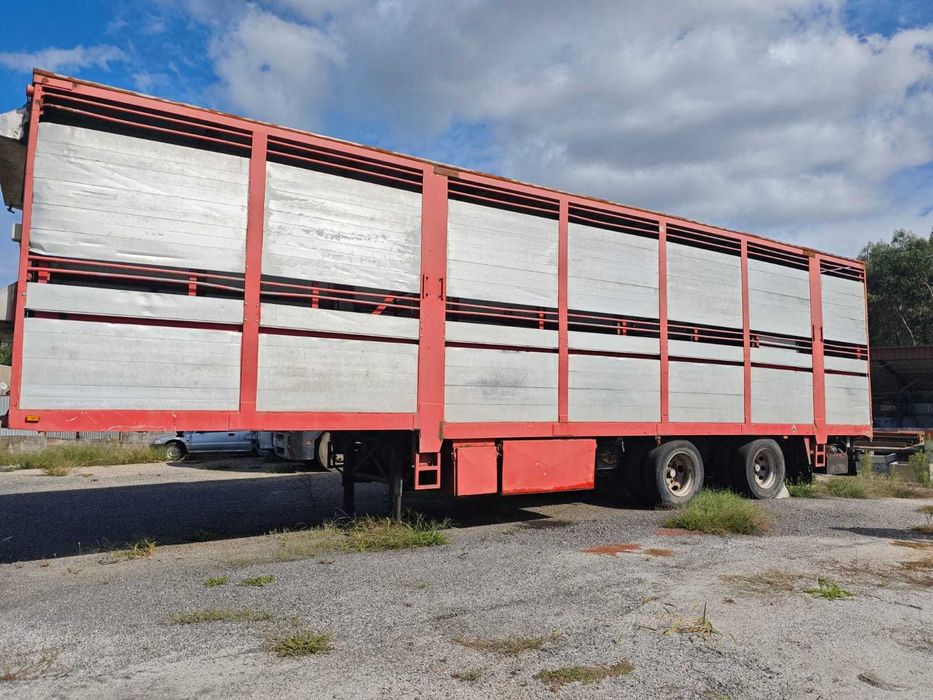 semi reboque transporte de animais vivos