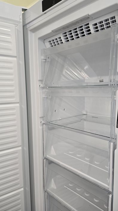 Морозильна камера 7 кошиків bauknecht, 2024р модель