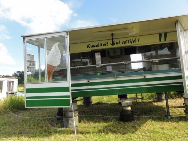 Kontener gastronomiczny z wyposażeniem