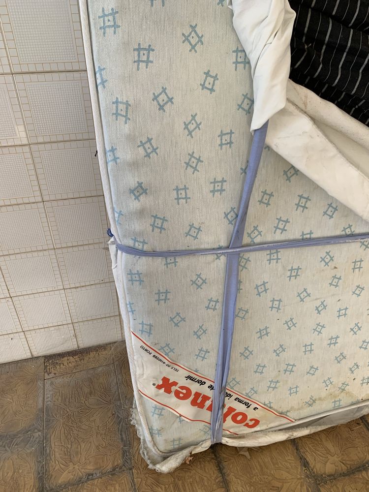 Cama de casal , antiga com colchao