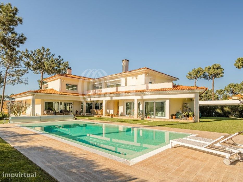 Moradia T4+1 com piscina, na Herdade da Aroeira, Almada