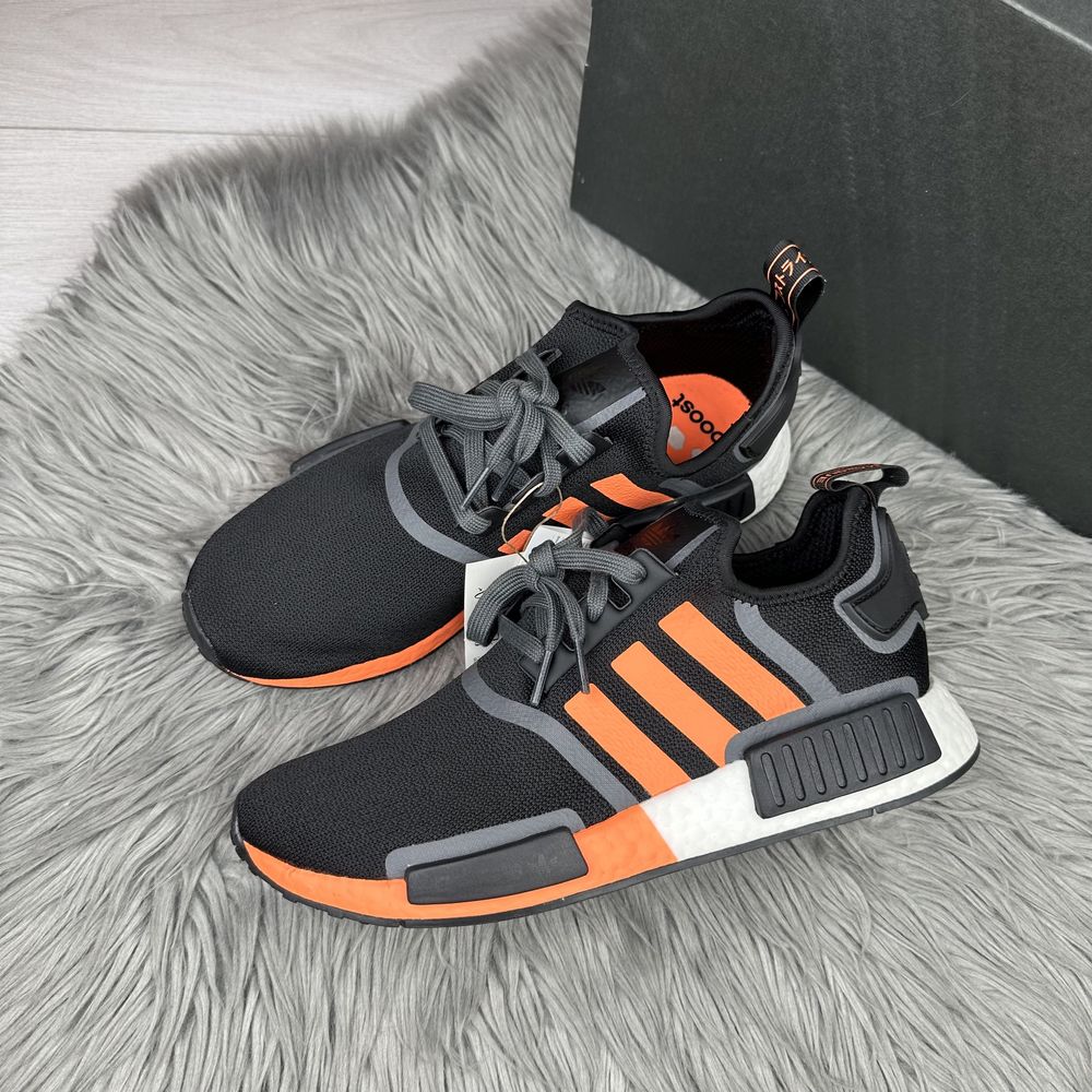 Adidas NMD R1 чоловічі кросівки розміри 44 g55575