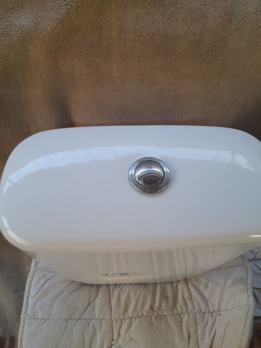 Продаєтьсч бачок до унітазу