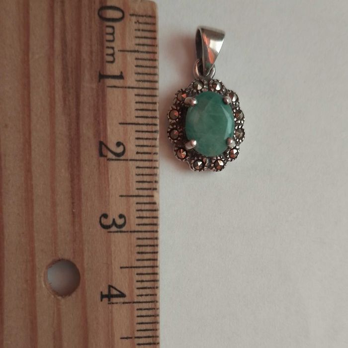 zawieszka srebrna ze szmaragdem, srebro 925 szmaragd i markazyty