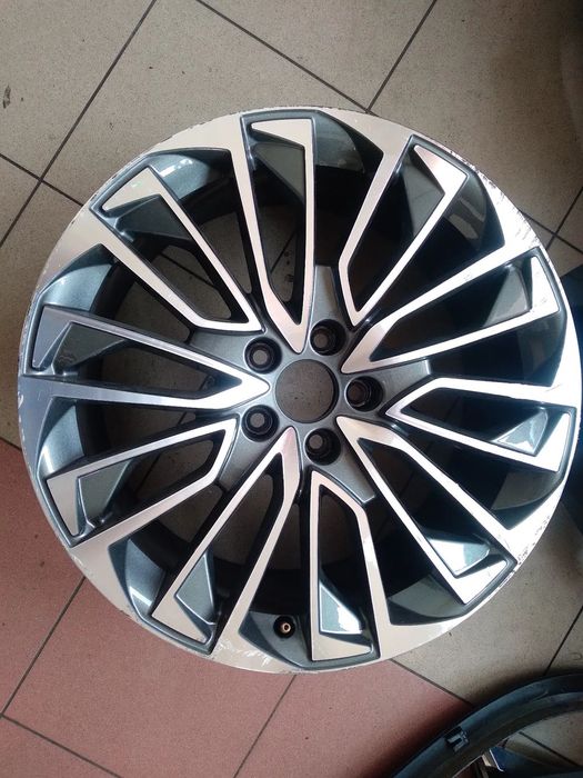 Felga Aluminiowa Audi 19 8.5 et40 5 x112 4k0601025bd