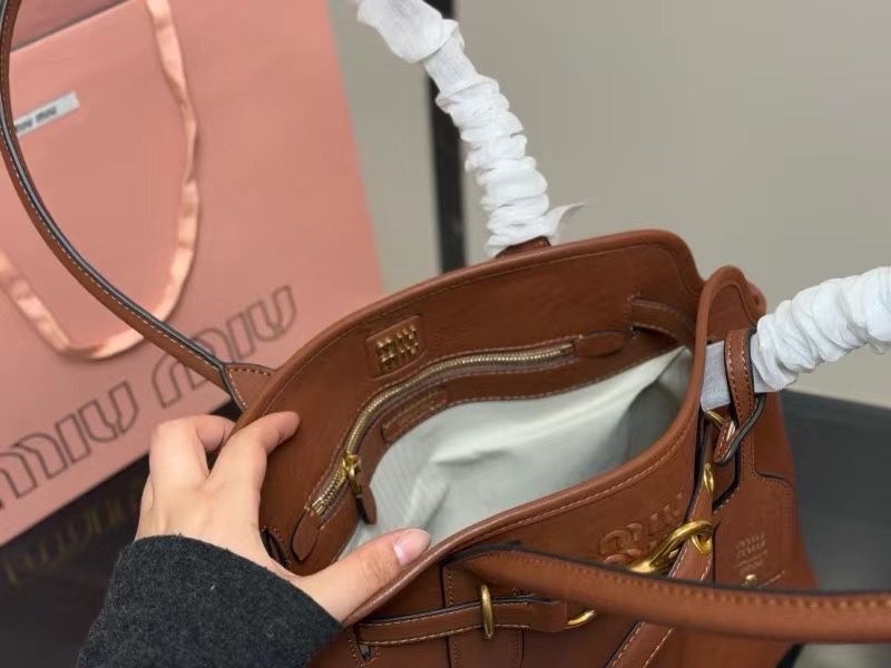 Piękna Skórzana Torebka Miu Miu! Dwa kolory czarna i brąz 41x31