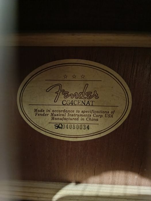 Guitarra Clássica Fender com Cutaway + Estojo Rígido + Cabos