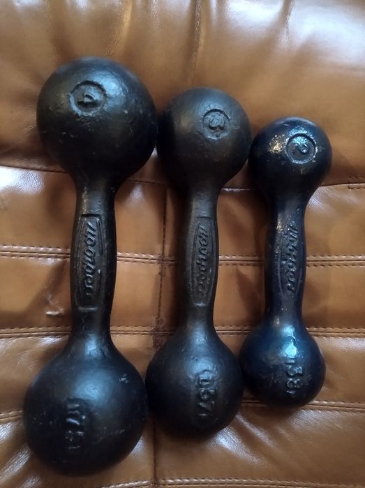 Гантели литые по 2, 3 и 4 кг. Гири для фитнеса.