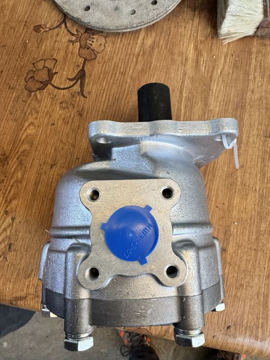 Насос шестерневий НШ 32(правий, круглий)