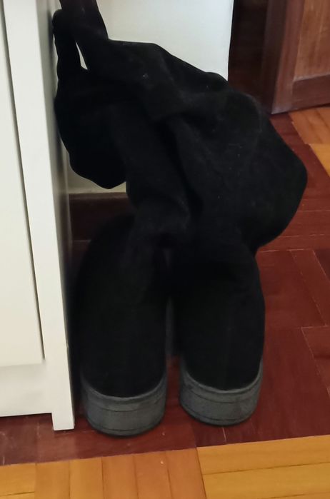 Botas Pretas de cano médio, salto 3 cm