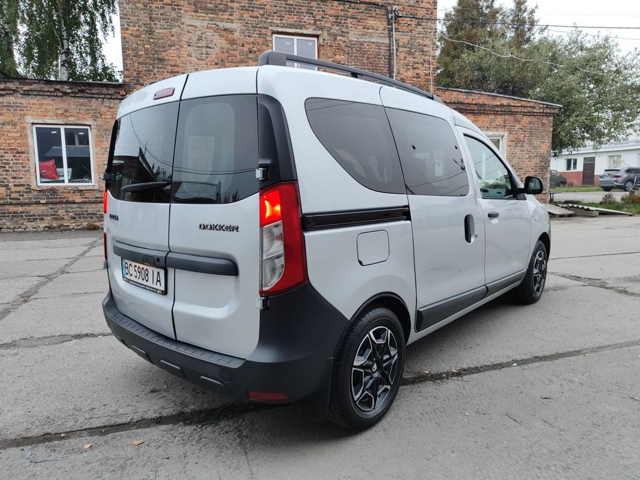 Dacia DOKKER 2017рік 1.6газ/бензин Оригінальний пасажир logan duster