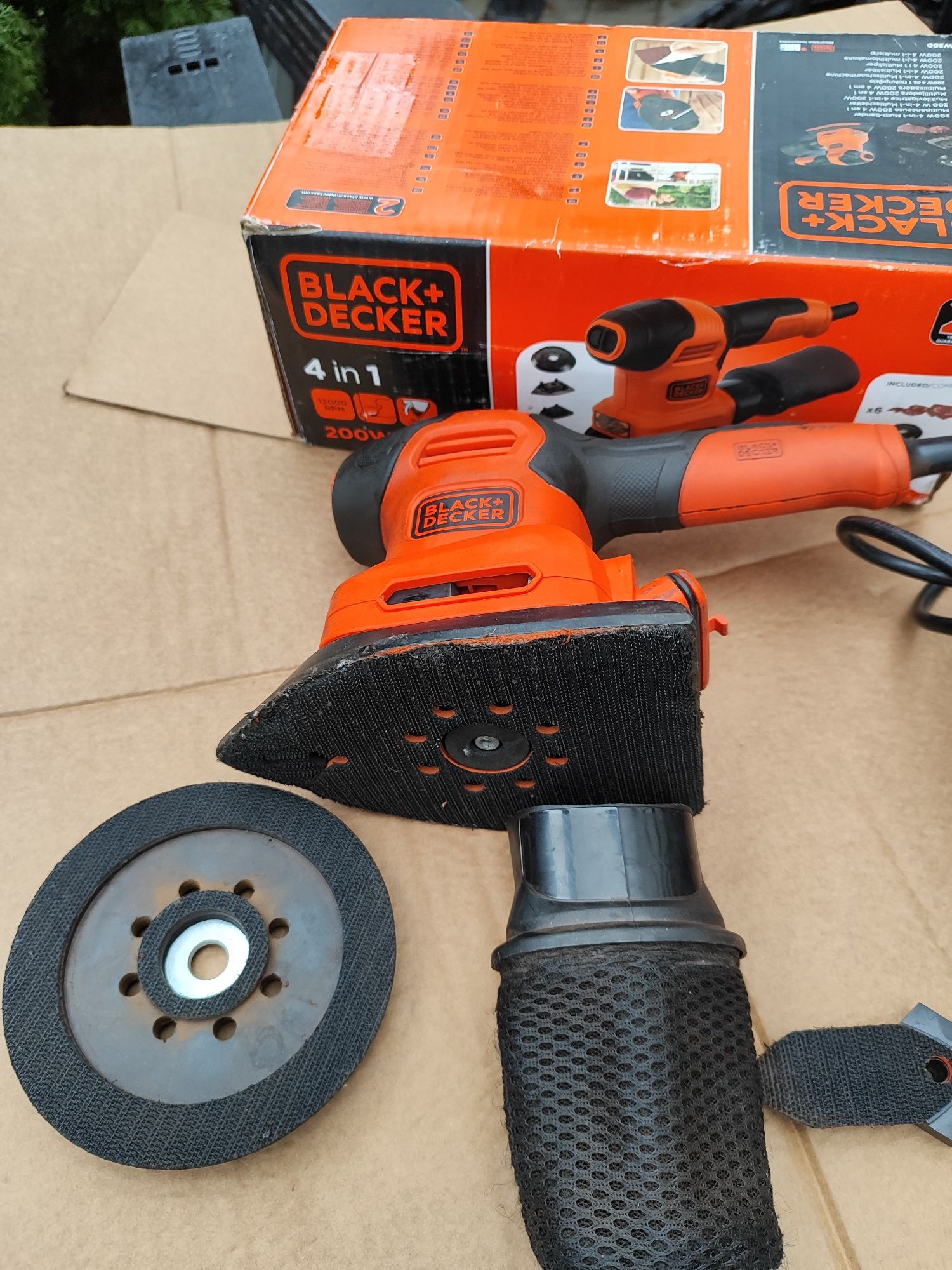 Szlifierka oscylacyjna Black Decker z wymiennymi padami