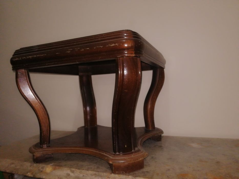 Mesa em madeira de mogno