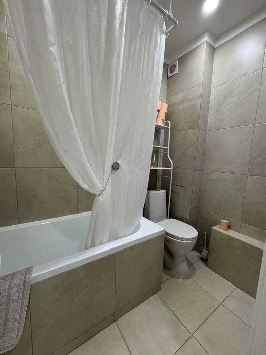 Продам великолепную  3-комн. квартиру /Крымский Бульвар/ 14- Школа