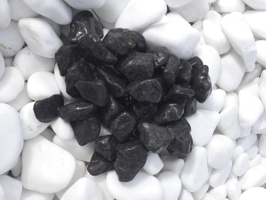 Otoczak grafitowy bazaltowy, otoczak czarny, ciemny kamień do ogrodu