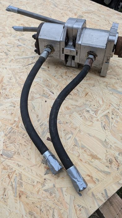 Pompa hydrauliczna podwójna