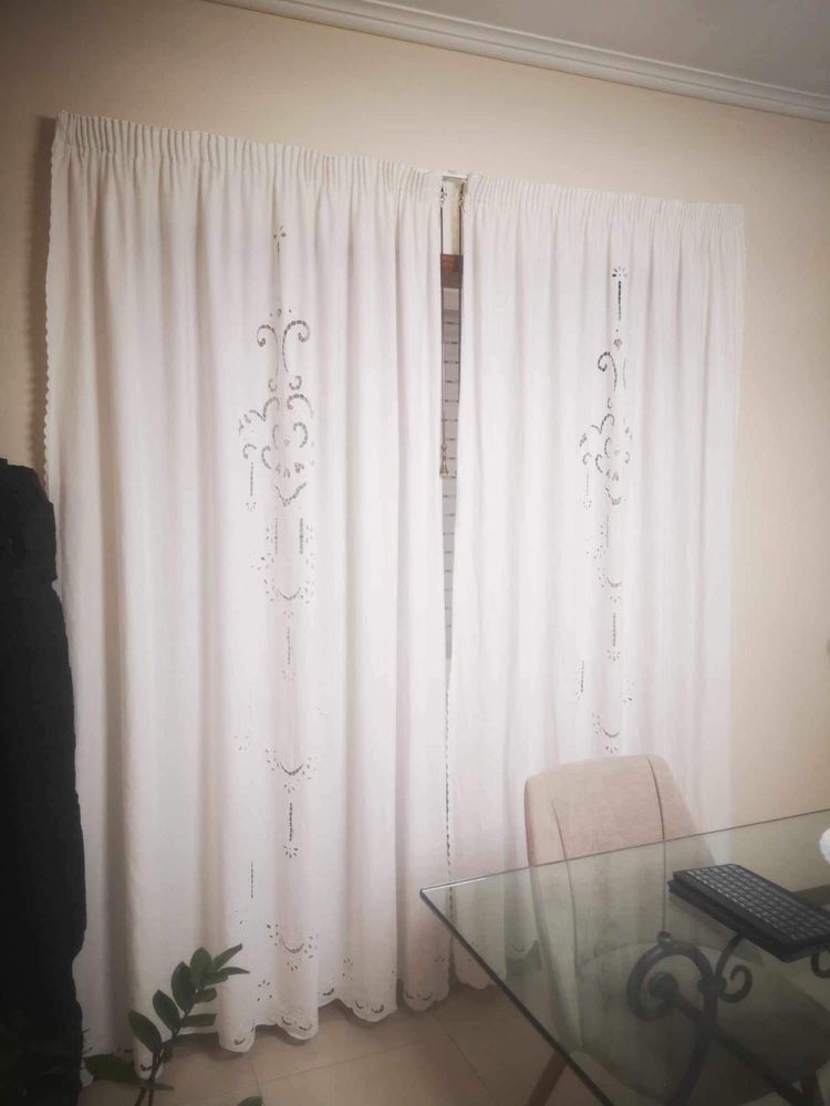 2 pares de cortinas em Linho