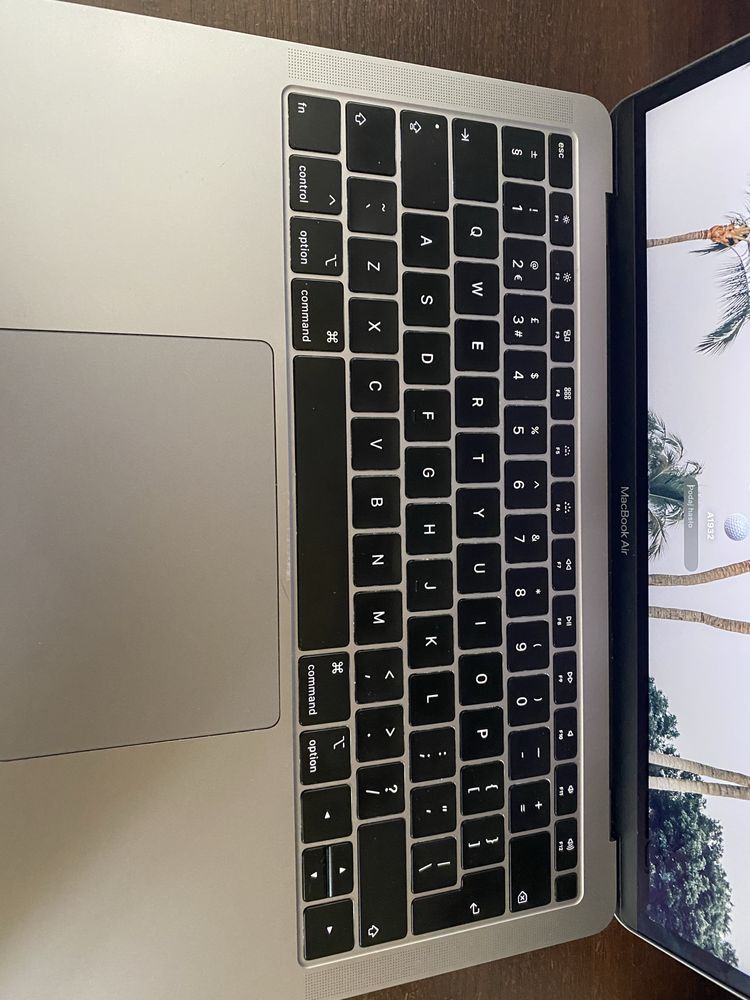 MacBook 13.3” 2018 core i5 16Gb 128SSD / True Tone Retina
