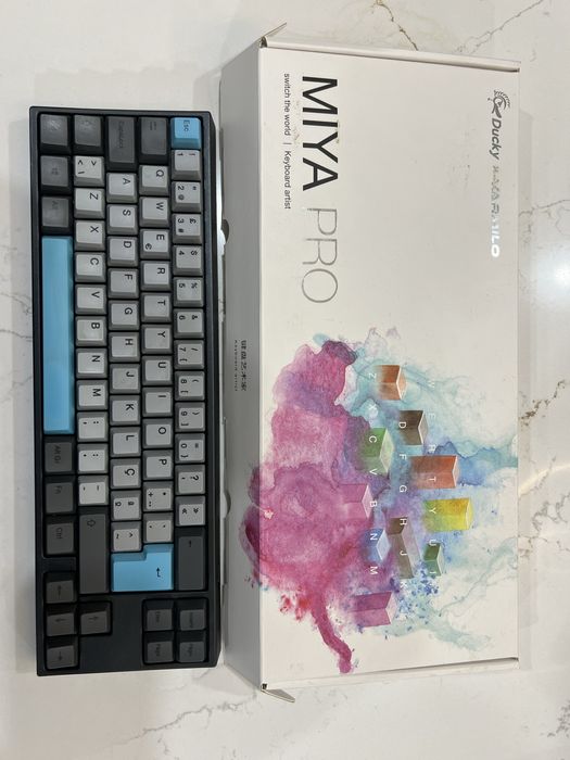 Teclado mecânico 65% Miya Pro Ducky Varmilo Cherry Silent Red Switches