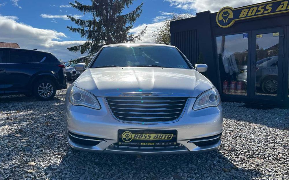 Chrysler 200  2011