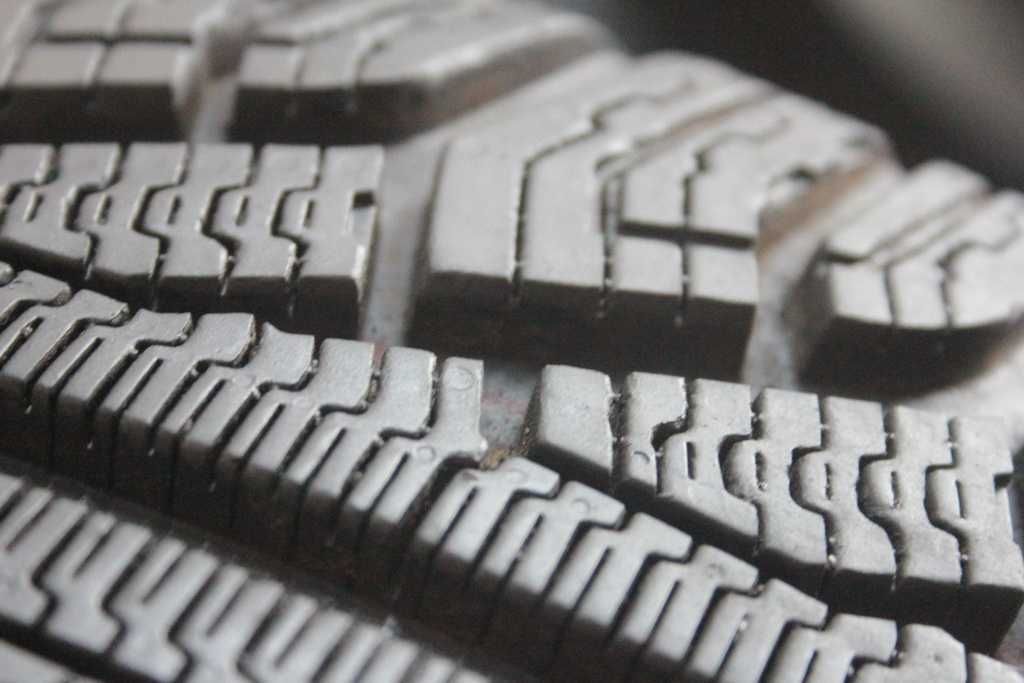 215/55/16 Uniroyal MS plus 77 215/55 R16 97H XL jak nowa
