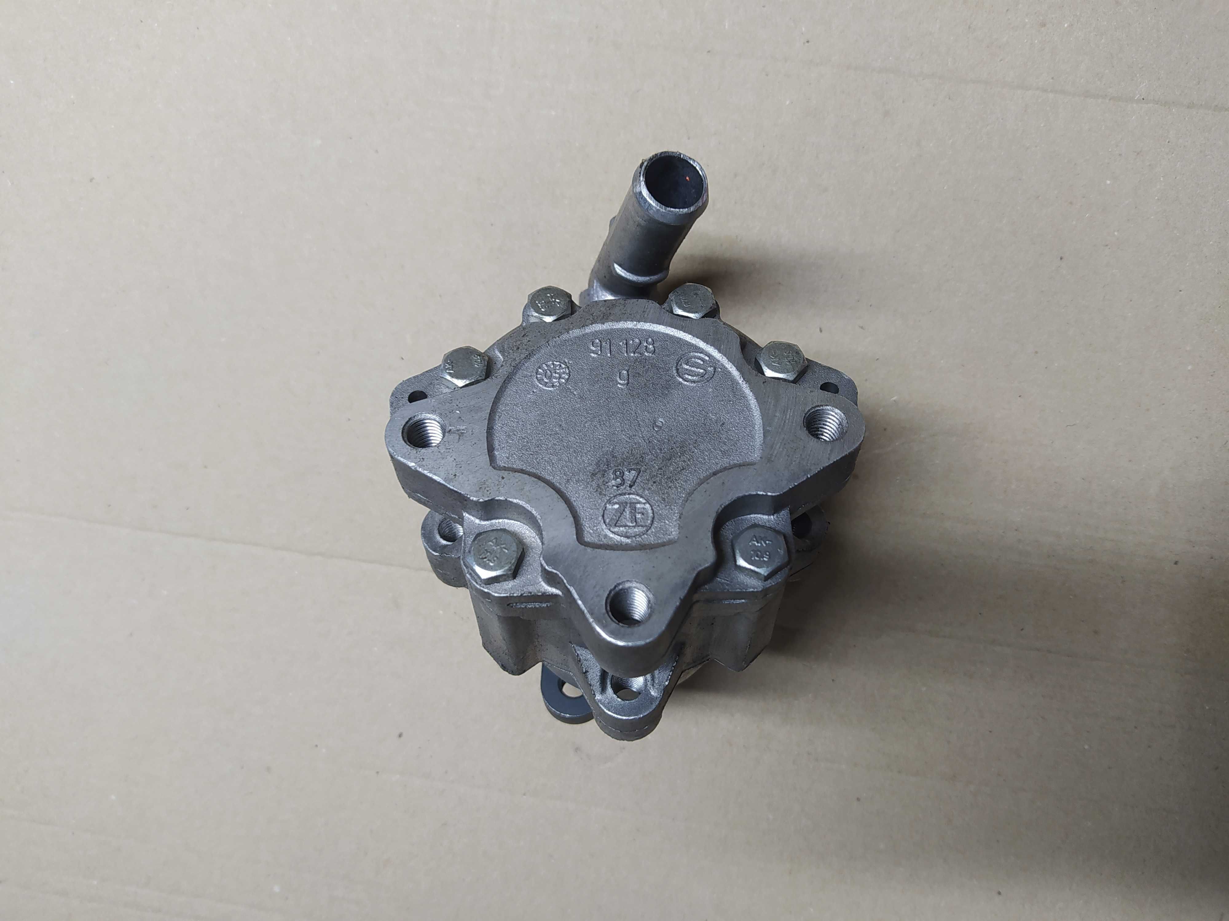 Насос гур Volkswagen Passsat B5 Audi A4 B5 Skoda Superb  Audi A6 C5