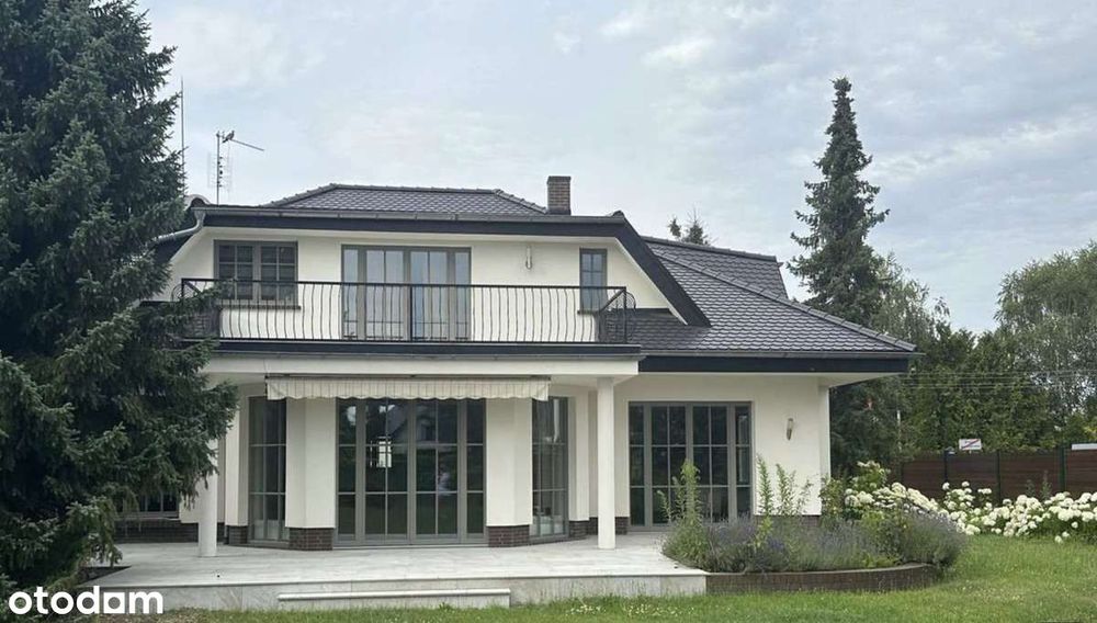 Przestronny dom z ogrodem i garażem, po kapitalnym remoncie