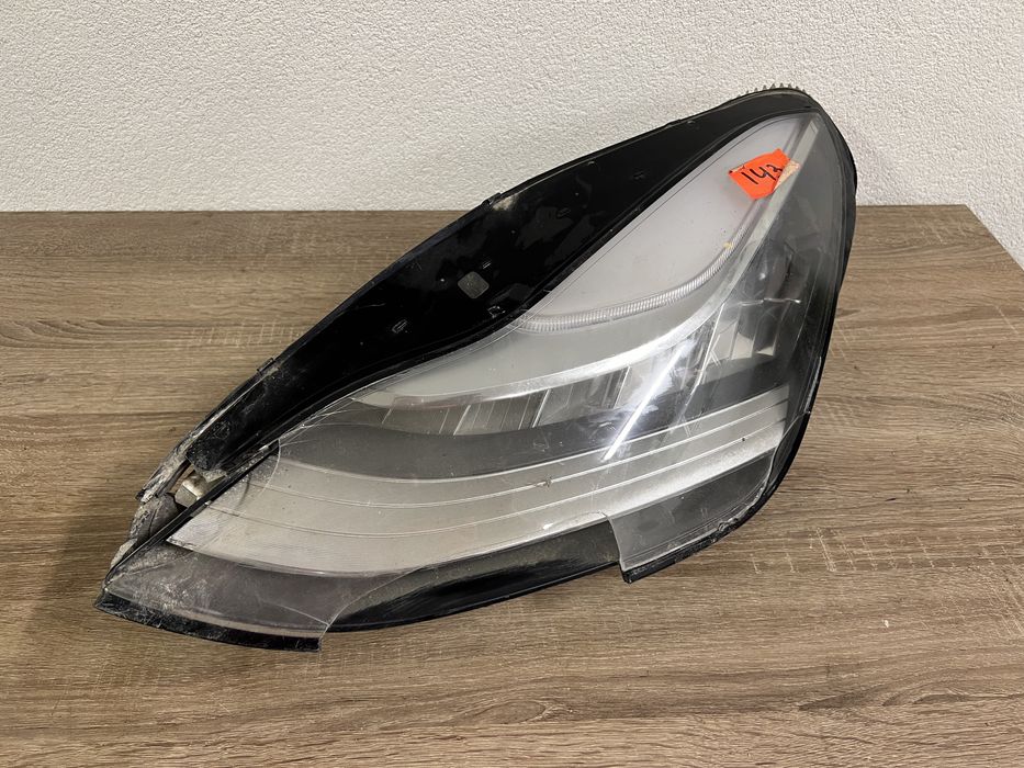 Фари Tesla Model 3 на запчастини в наявності.