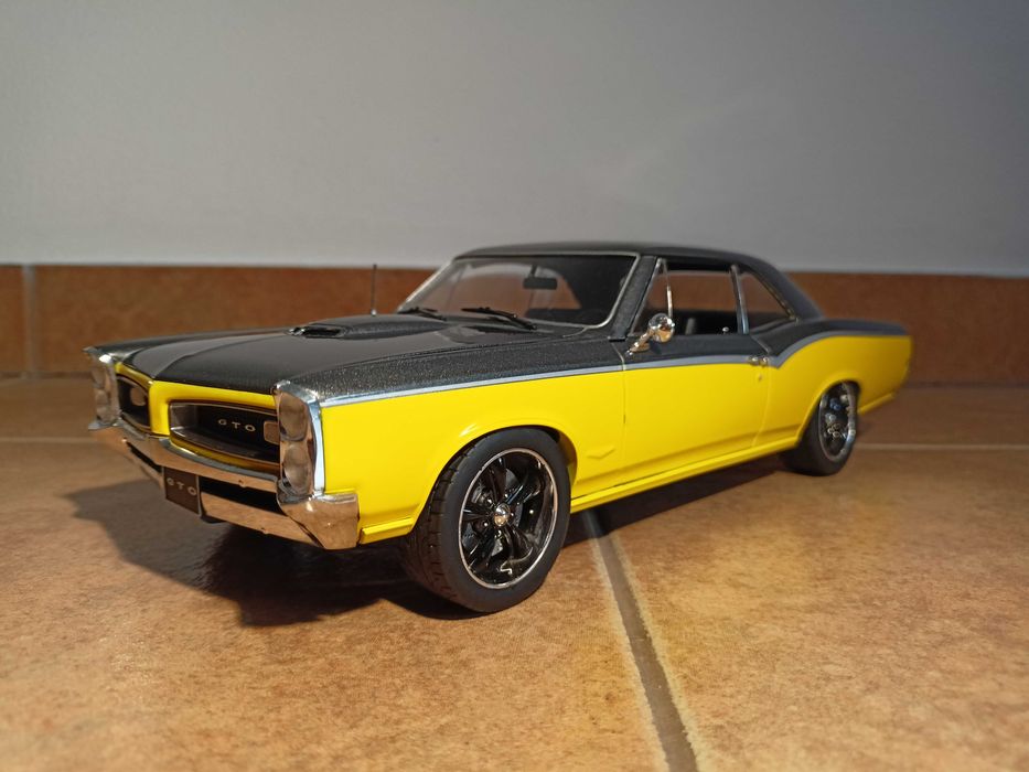 Pontiac GTO Restomod 1966 model w skali 1:18 ACME/otwierane elementy