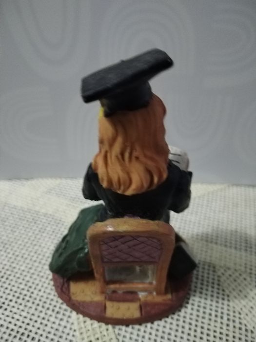2 estatuetas em liga de gesso