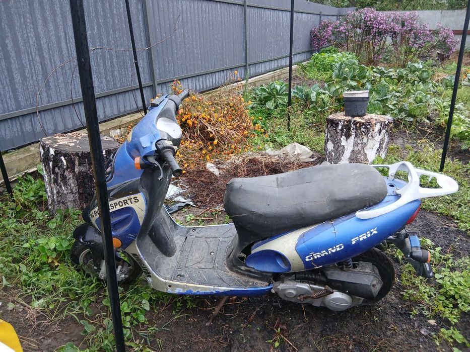 Мопед на фото назви не знаю