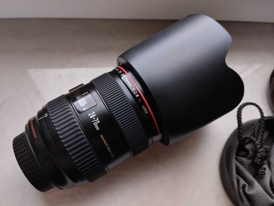 Обєктив Canon EF 24-70mm f/2.8L USM є Бленда та Чохол