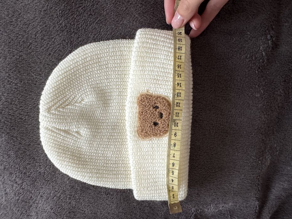 Шапка дитяча 1 -2 роки, біла з ведмедиком