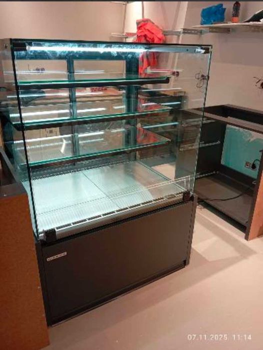 Стеллажи торговые. Кассы. Витрины. Хлебные, кондитерские полки