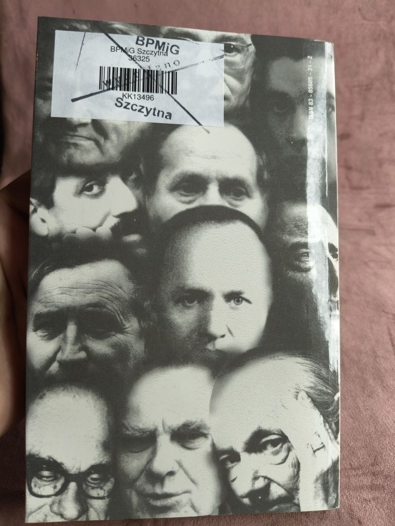 Książka sporne postacie polskiej literatury współczesnej 46