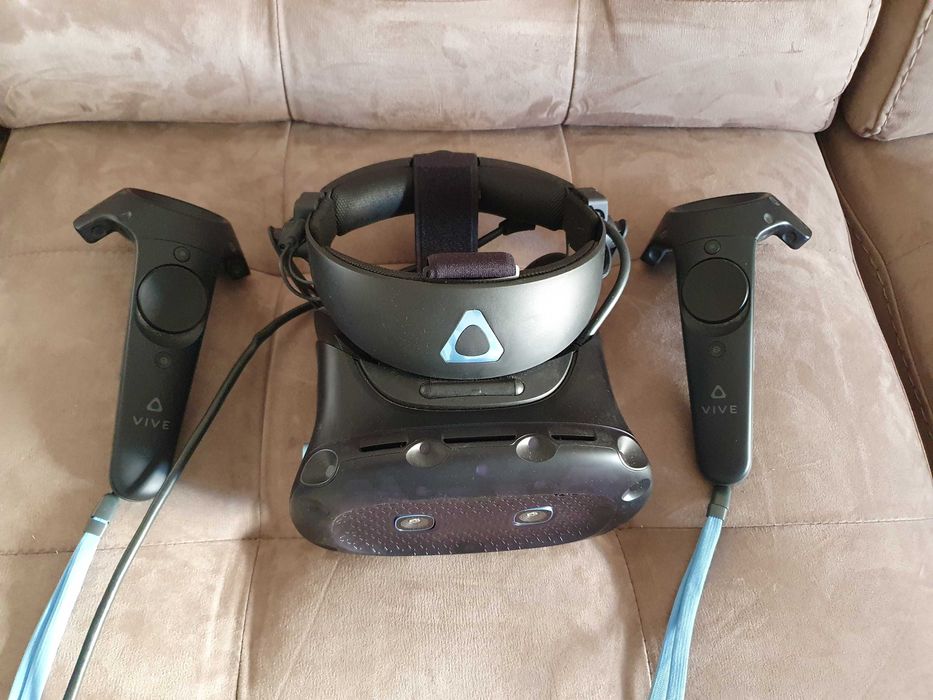 Vendo óculos de realidade virtual HTC Cosmos Elite em bom estado