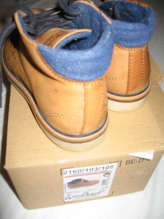 Botas castanhas, menino, T28