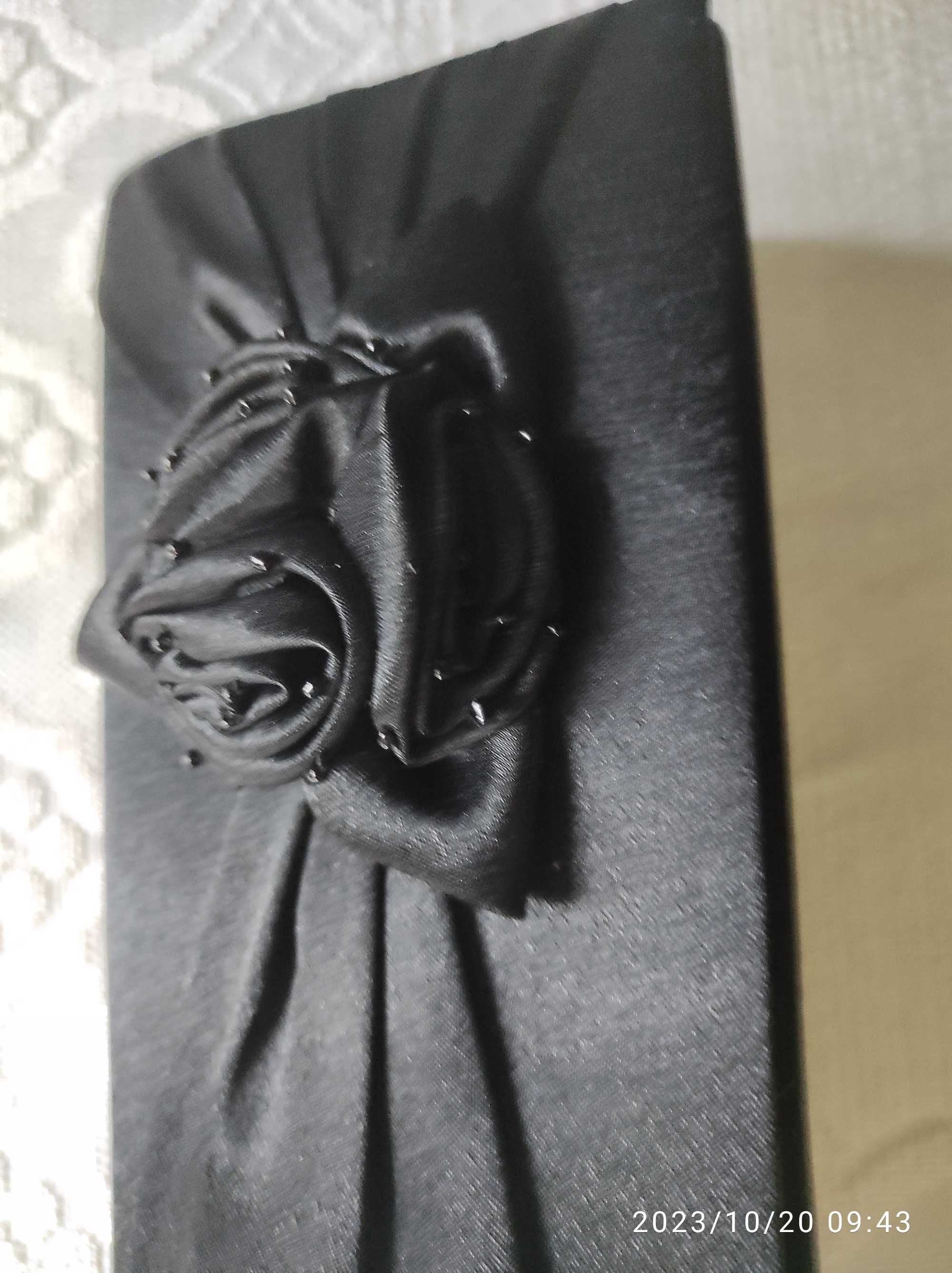 Elegancka torebka wizytowa czarna "do ręki"