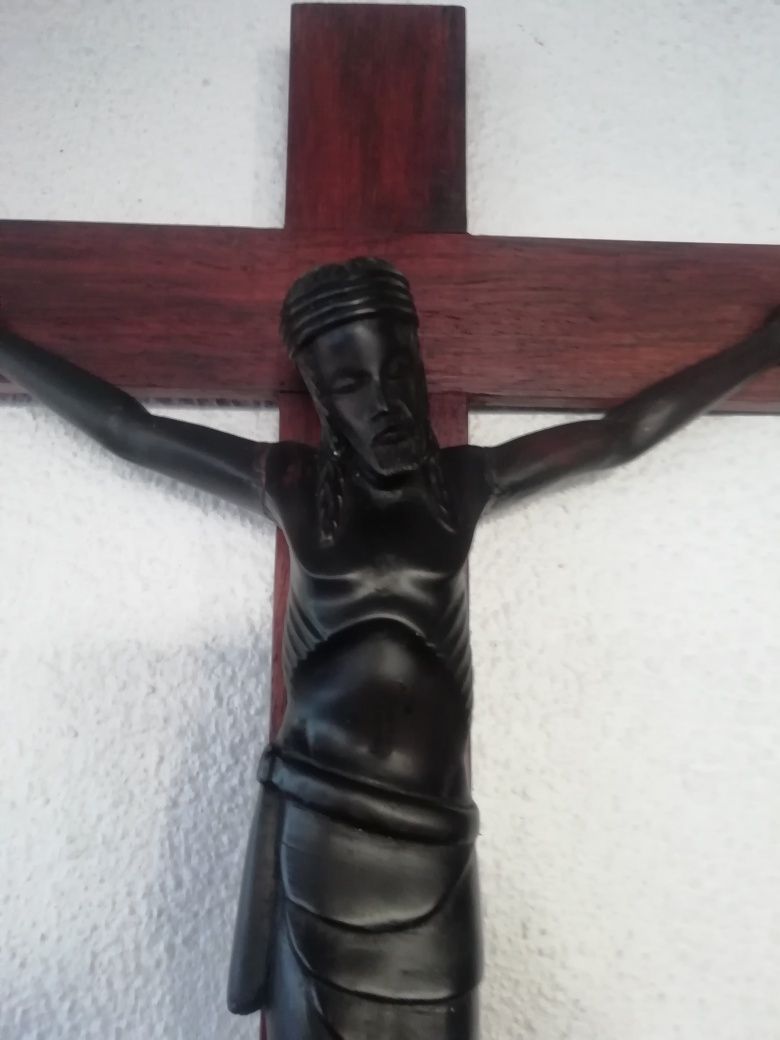 Cristo em madeira pau preto antigo